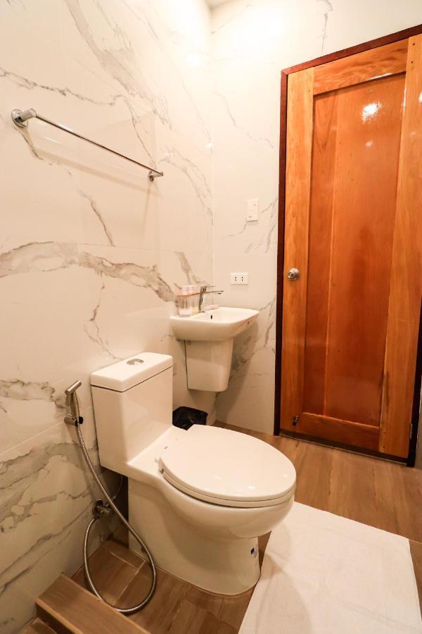 Josefina'S Tourist Inn Бусуанґа Екстер'єр фото